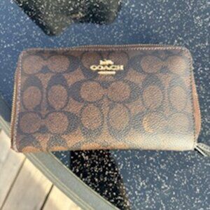 Coach Signature Leather Canvas Zipper Hand Wallet